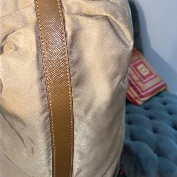 Prada - Picture 2 of 7